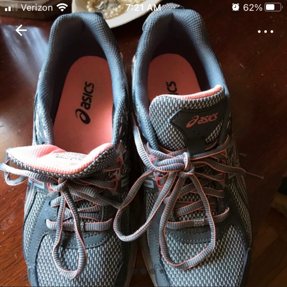 Asics sneakers. Very Good condition. Worn 2X.